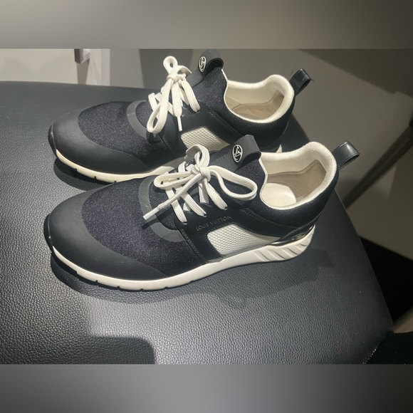 Lv women’s runners - Picture 2 of 12